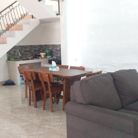 Zg Homestay Solo Sumber  Exterior foto