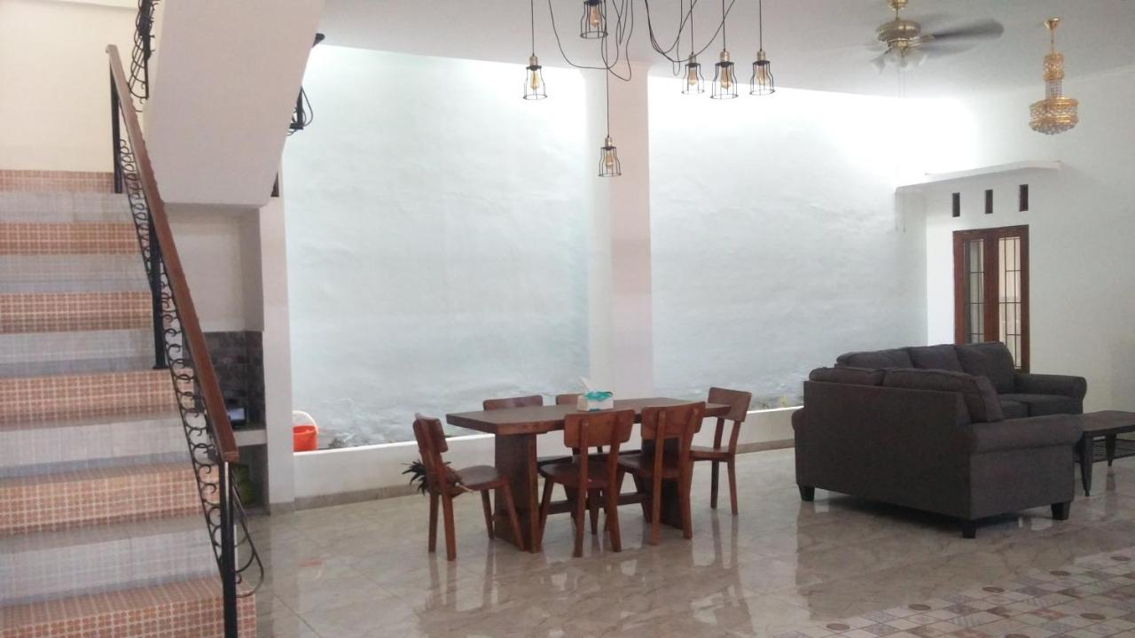 Zg Homestay Solo Sumber  Exterior foto